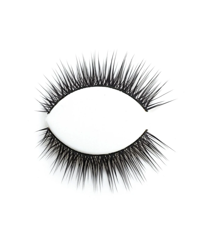 Faux cils - regard captivant