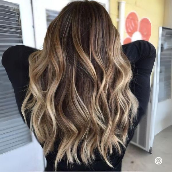 Balayage inversé cheveux châtains / blonds